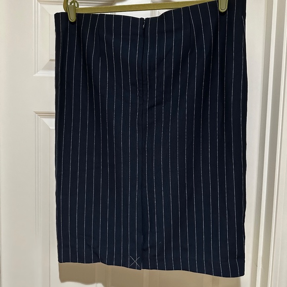 Ann Taylor Woman's Skirt, NWT - Picture 3 of 3